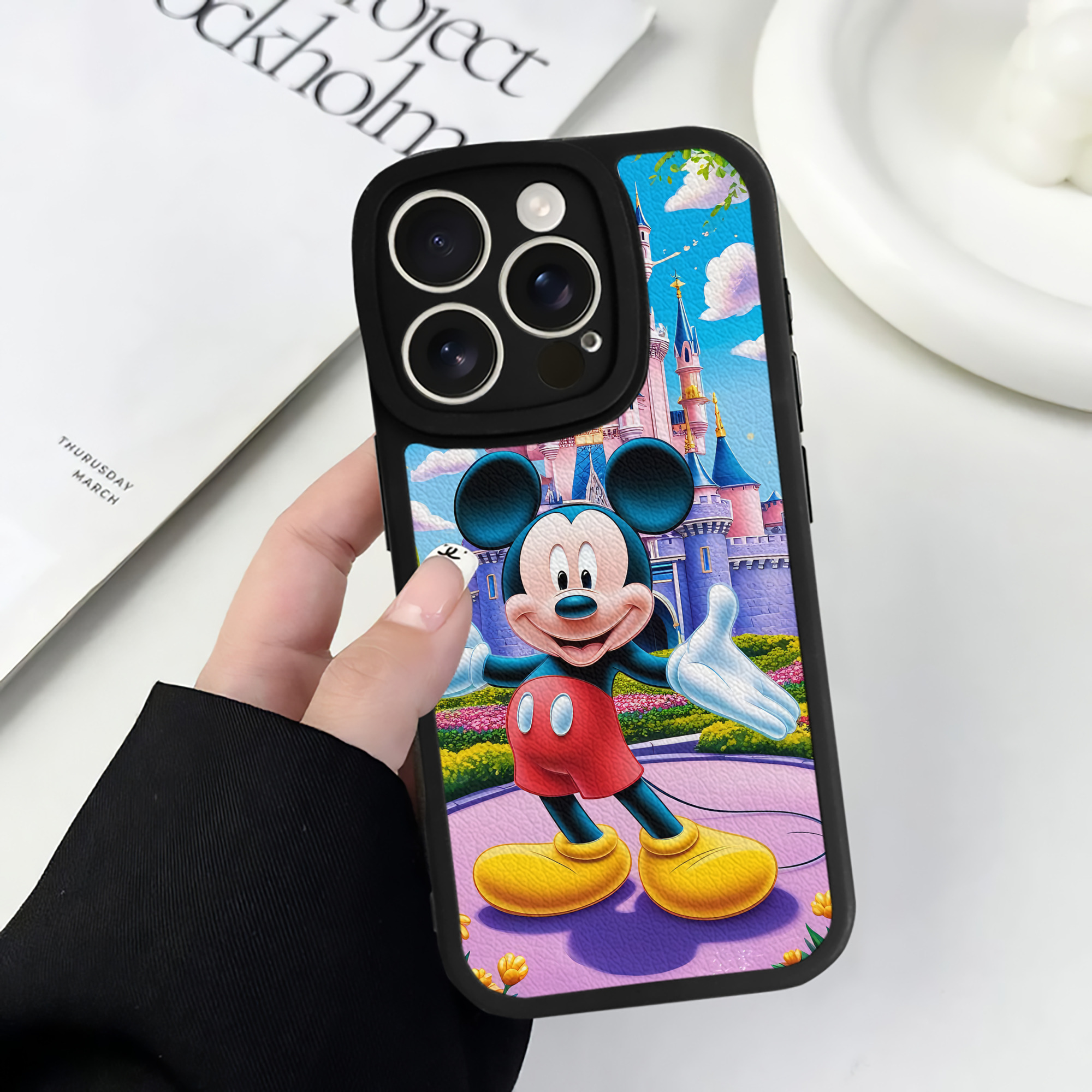 （画像用） ミッキーマウス Mickey Mouse 【iPhone 16シリーズ対応】シリコンスマホケース（レザー調） 材質：シリコン
